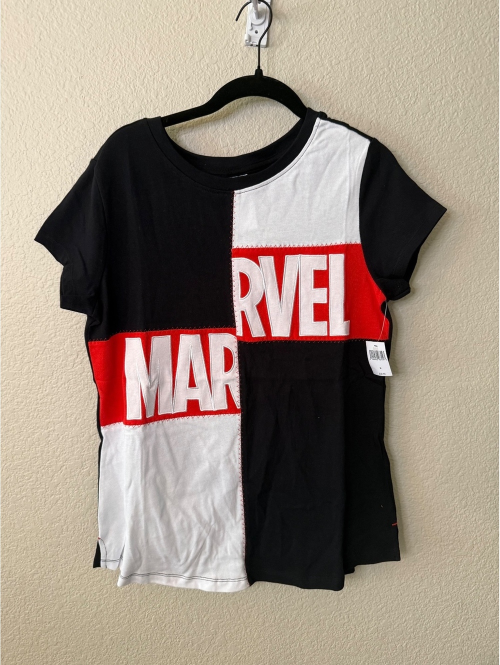 Marvel Women’s Medium Embroidered Tee